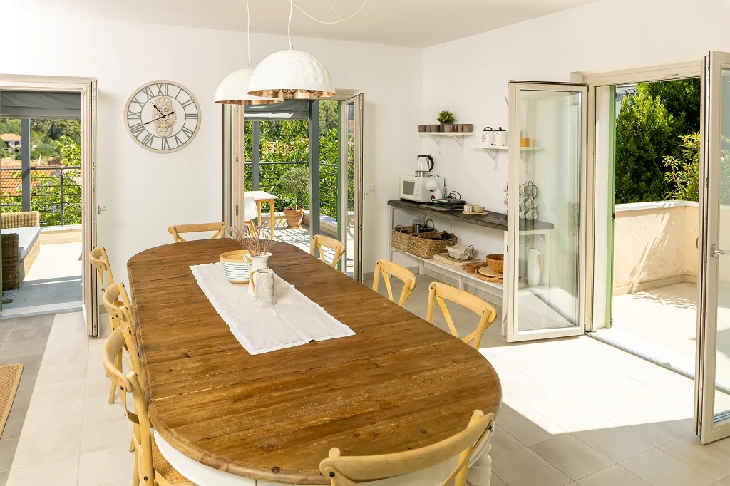 4-Bedroom Villa in Vrboska for Up to 11 Guests
