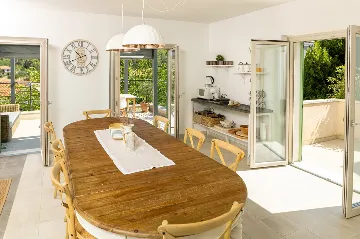 4-Bedroom Villa in Vrboska for Up to 11 Guests