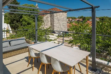 4-Bedroom Villa in Vrboska for Up to 11 Guests