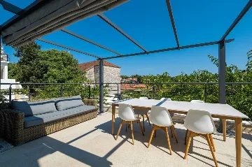 4-Bedroom Villa in Vrboska for Up to 11 Guests