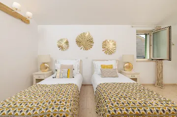 4-Bedroom Villa in Vrboska for Up to 11 Guests