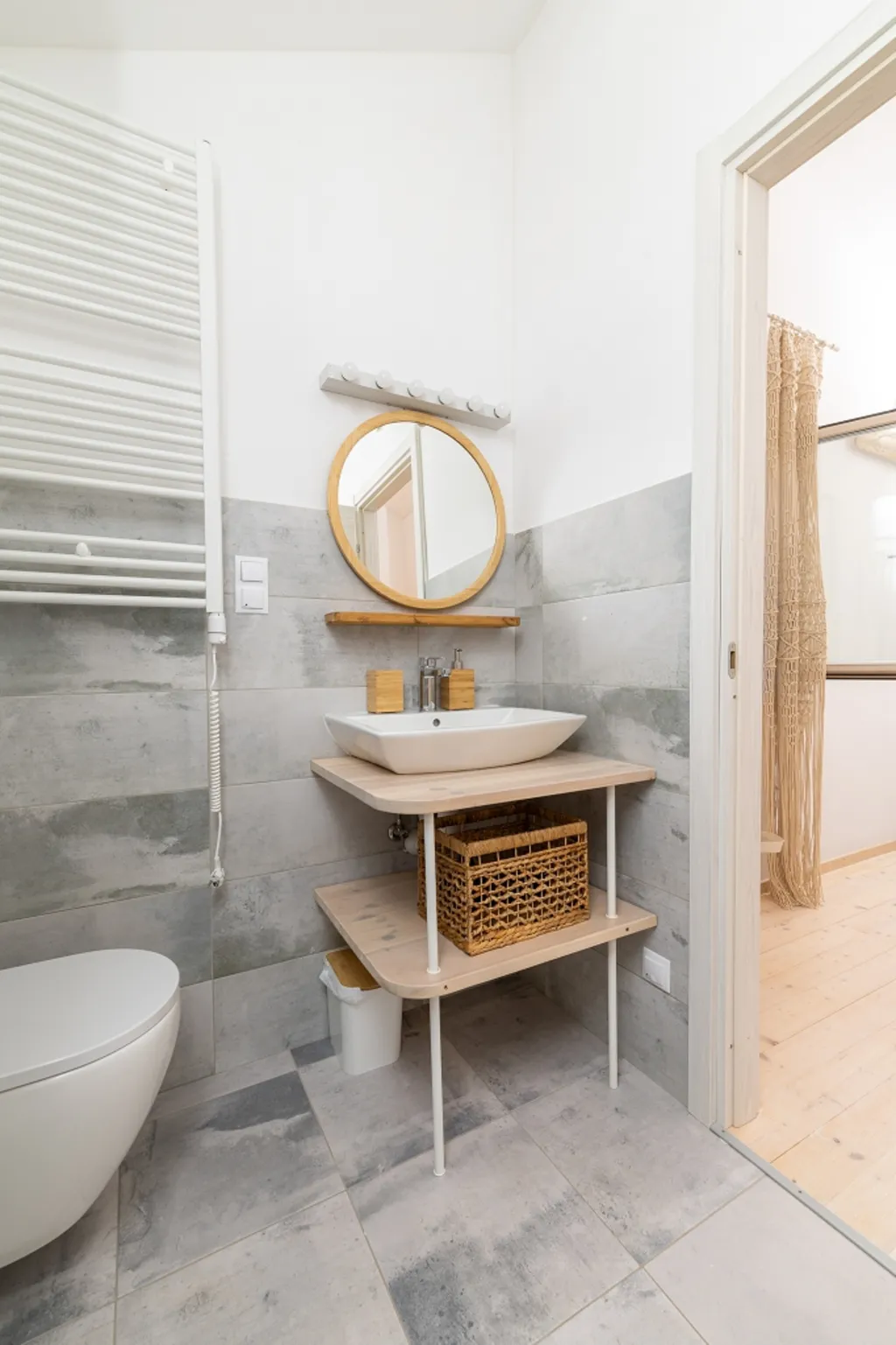 4-Bedroom Villa in Vrboska for Up to 11 Guests
