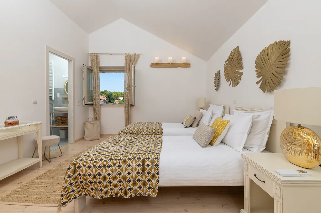 4-Bedroom Villa in Vrboska for Up to 11 Guests