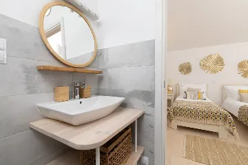 4-Bedroom Villa in Vrboska for Up to 11 Guests