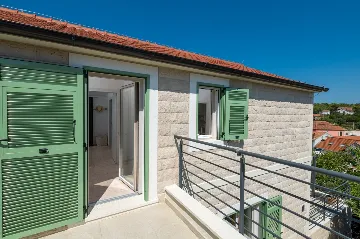4-Bedroom Villa in Vrboska for Up to 11 Guests