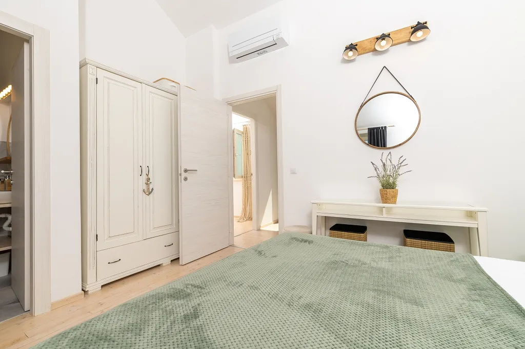 4-Bedroom Villa in Vrboska for Up to 11 Guests