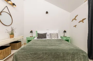 4-Bedroom Villa in Vrboska for Up to 11 Guests