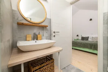 4-Bedroom Villa in Vrboska for Up to 11 Guests