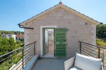 4-Bedroom Villa in Vrboska for Up to 11 Guests