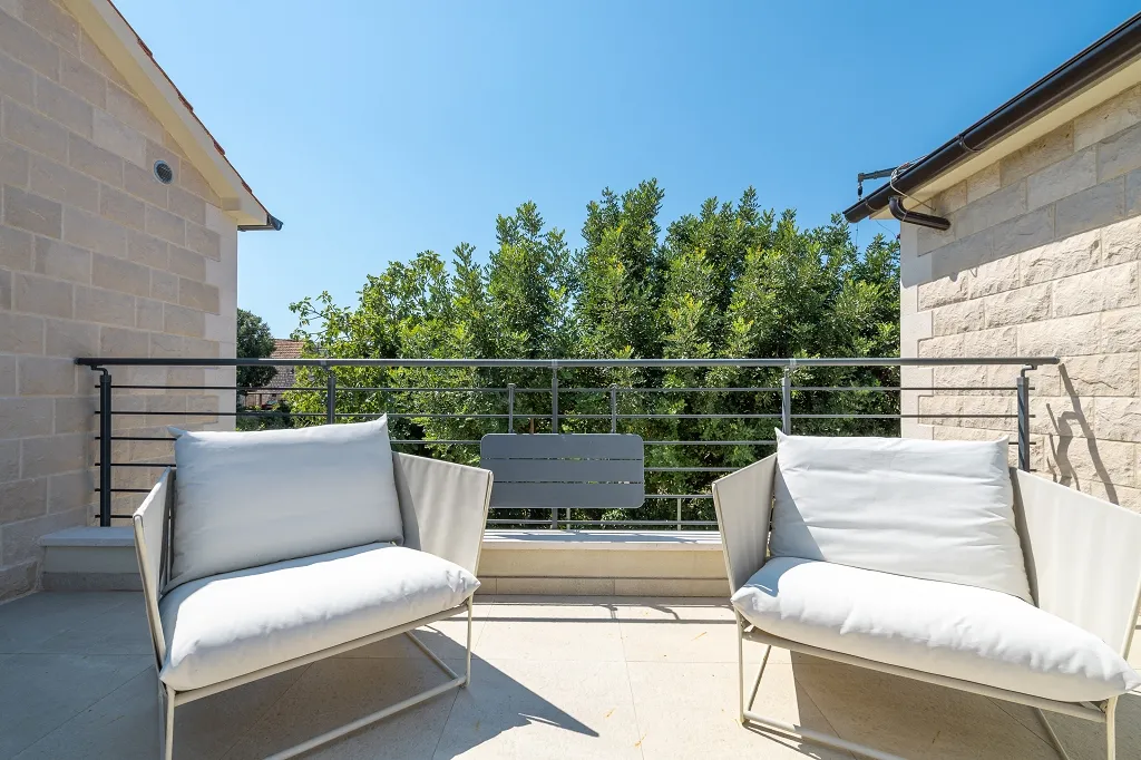 4-Bedroom Villa in Vrboska for Up to 11 Guests