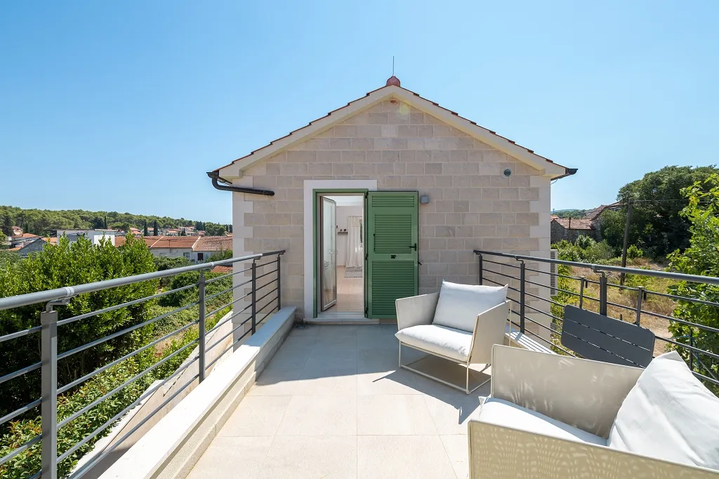 4-Bedroom Villa in Vrboska for Up to 11 Guests