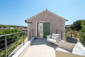 4-Bedroom Villa in Vrboska for Up to 11 Guests