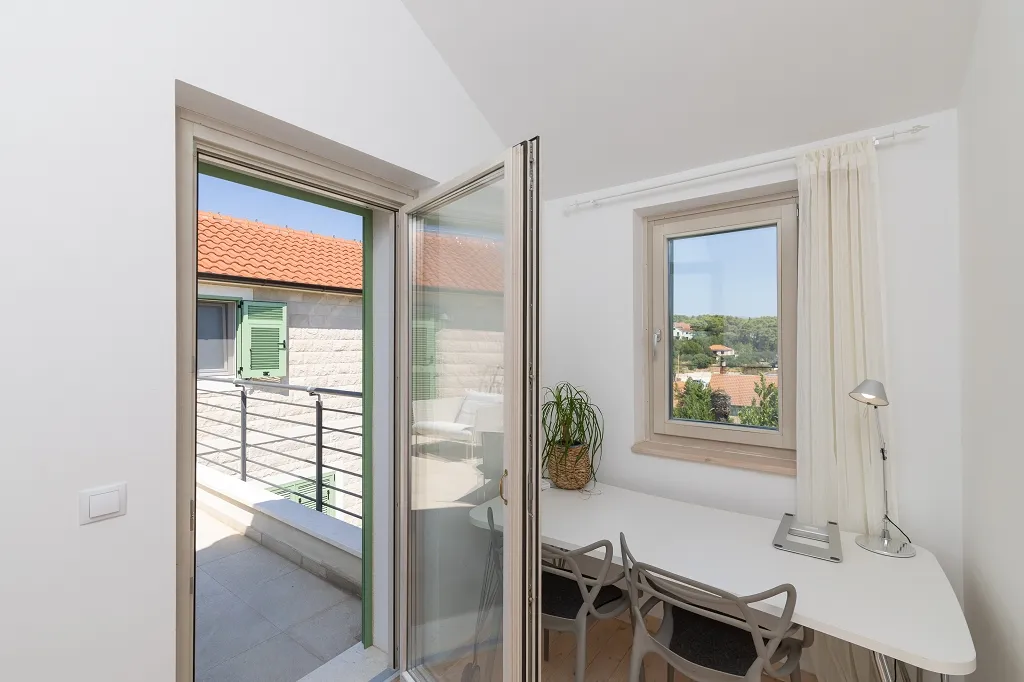4-Bedroom Villa in Vrboska for Up to 11 Guests