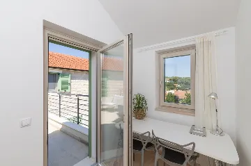 4-Bedroom Villa in Vrboska for Up to 11 Guests