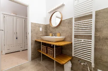 4-Bedroom Villa in Vrboska for Up to 11 Guests