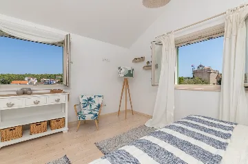 4-Bedroom Villa in Vrboska for Up to 11 Guests