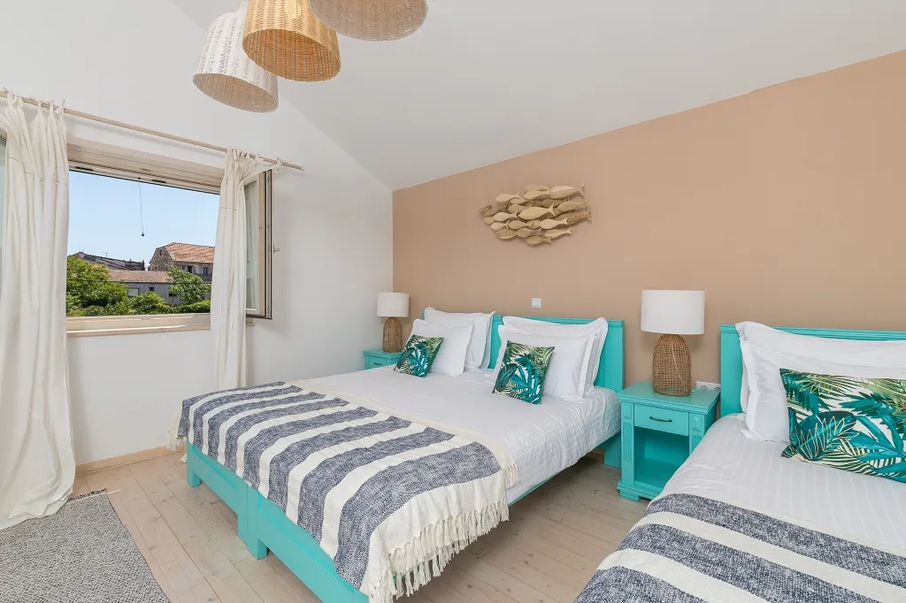 4-Bedroom Villa in Vrboska for Up to 11 Guests