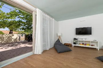 4-Bedroom Villa in Vrboska for Up to 11 Guests