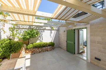 4-Bedroom Villa in Vrboska for Up to 11 Guests