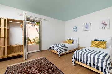 4-Bedroom Villa in Vrboska for Up to 11 Guests