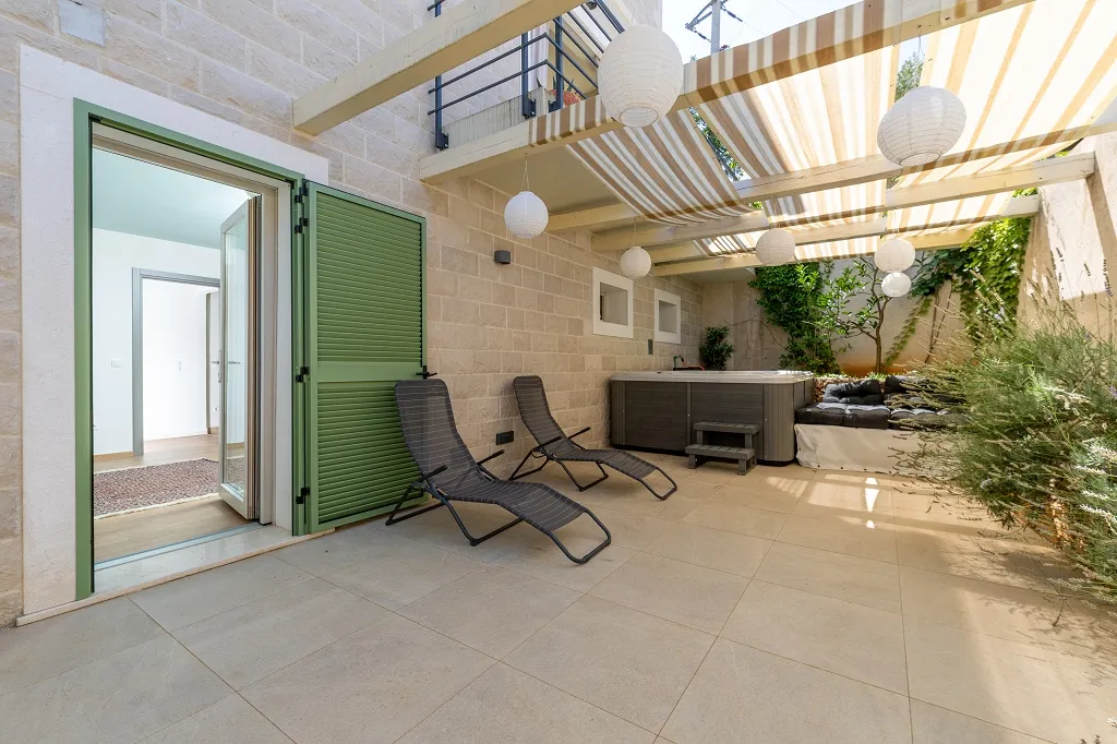 4-Bedroom Villa in Vrboska for Up to 11 Guests