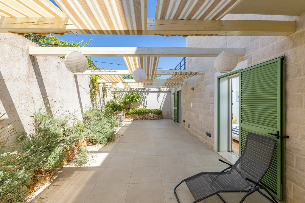 4-Bedroom Villa in Vrboska for Up to 11 Guests