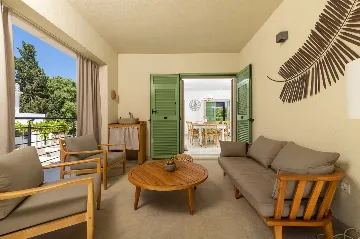 4-Bedroom Villa in Vrboska for Up to 11 Guests