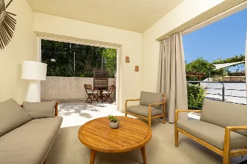 4-Bedroom Villa in Vrboska for Up to 11 Guests