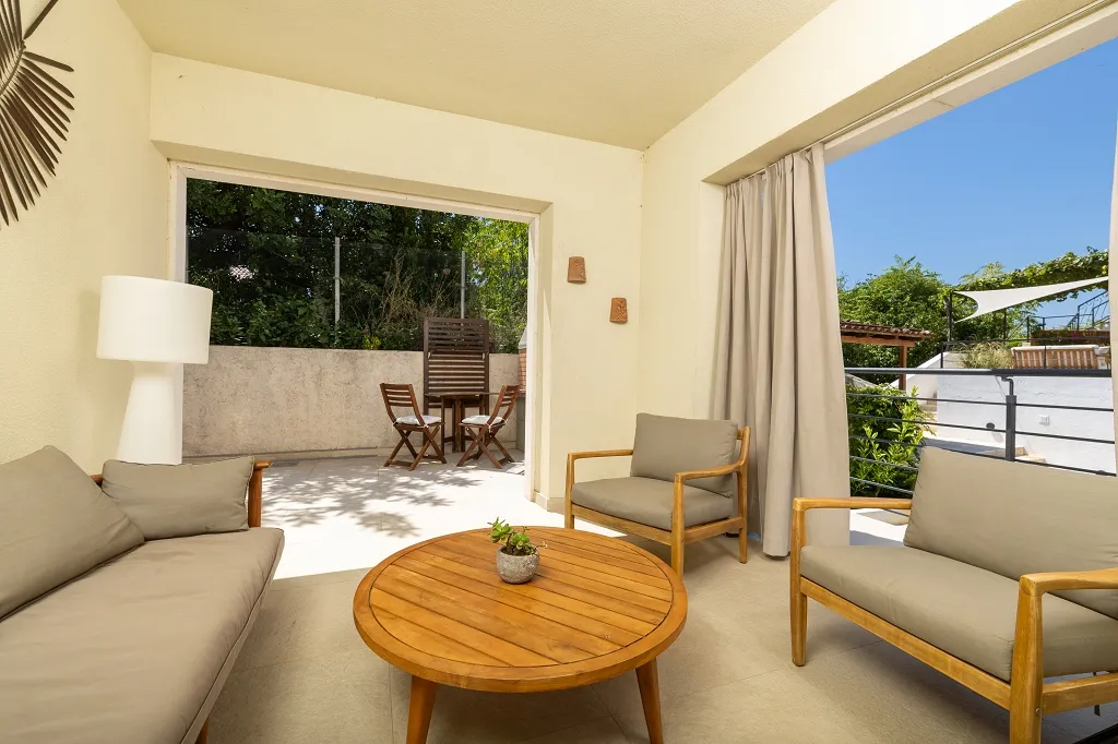4-Bedroom Villa in Vrboska for Up to 11 Guests