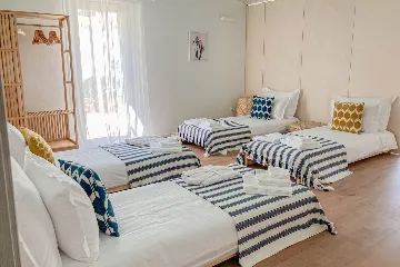 4-Bedroom Villa in Vrboska for Up to 11 Guests