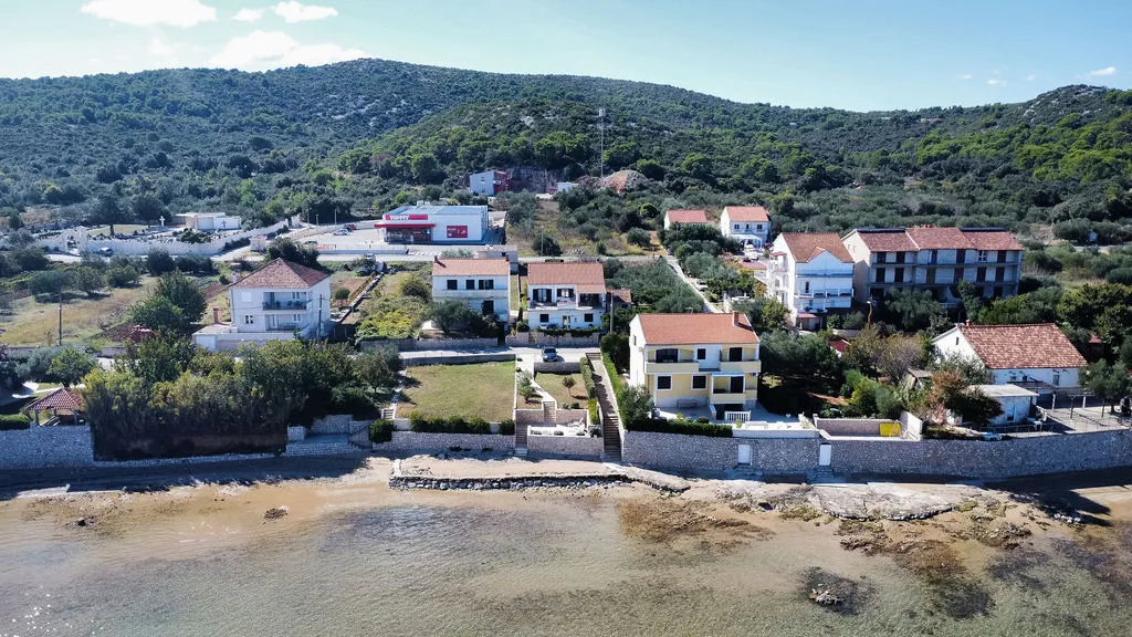 3-Bedroom Apartment in Tkon for Up to 6