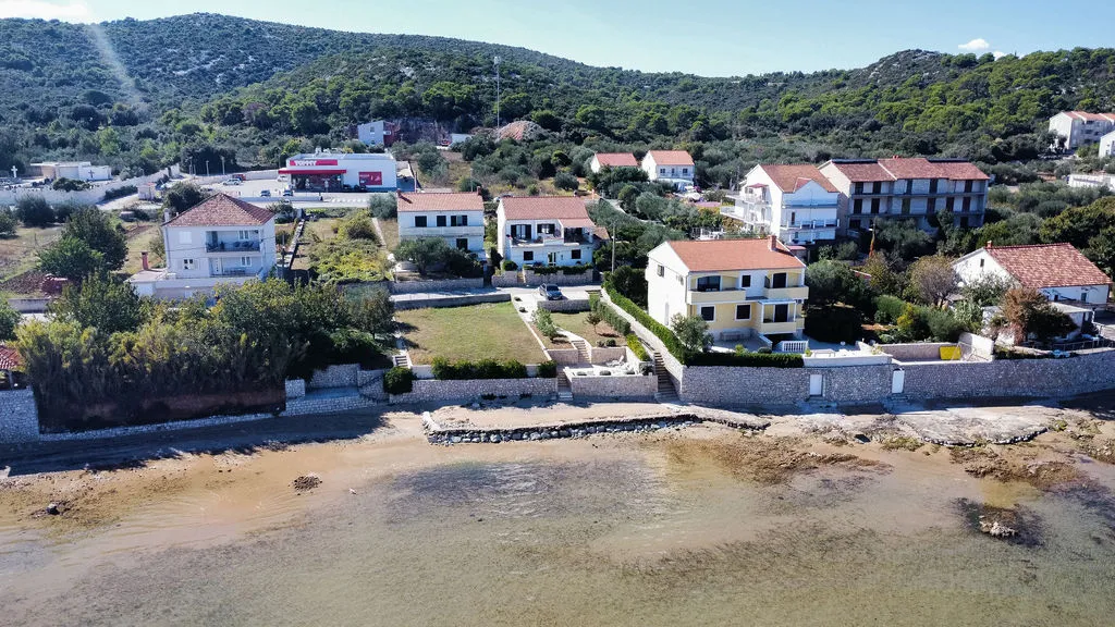 3-Bedroom Apartment in Tkon for Up to 6