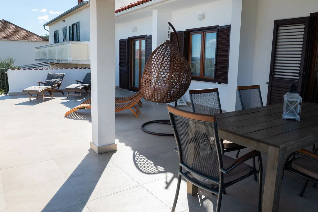 3-Bedroom Apartment in Tkon for Up to 6
