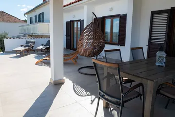 3-Bedroom Apartment in Tkon for Up to 6