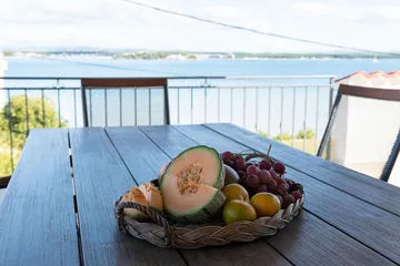 3-Bedroom Apartment in Tkon for Up to 6