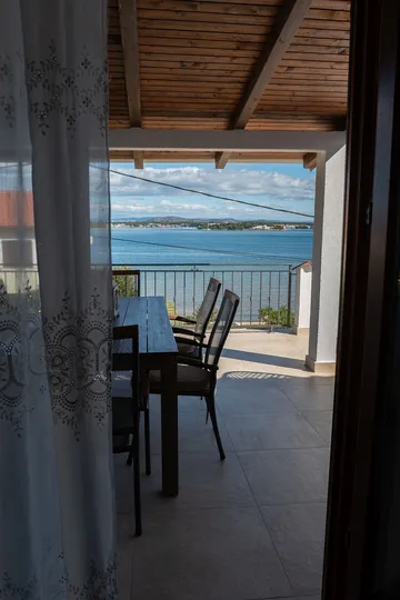 3-Bedroom Apartment in Tkon for Up to 6