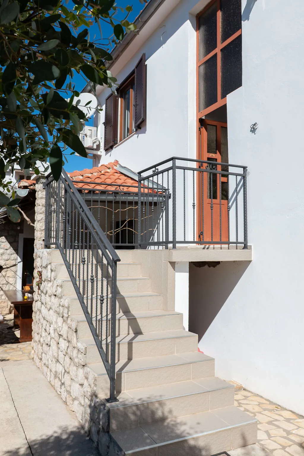 3-Bedroom Apartment in Tkon for Up to 6