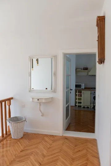 3-Bedroom Apartment in Tkon for Up to 6