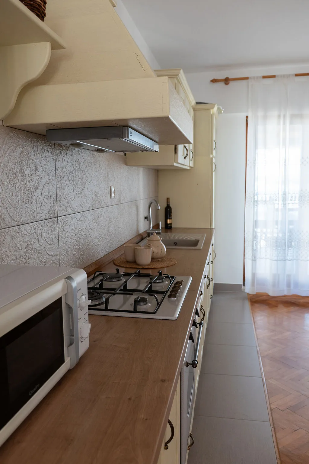 3-Bedroom Apartment in Tkon for Up to 6