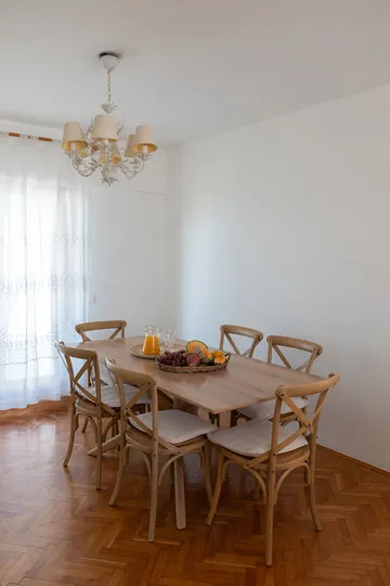 3-Bedroom Apartment in Tkon for Up to 6