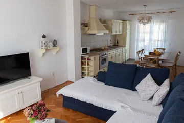 3-Bedroom Apartment in Tkon for Up to 6