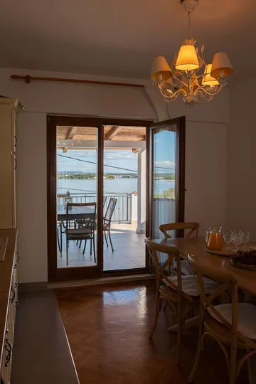 3-Bedroom Apartment in Tkon for Up to 6