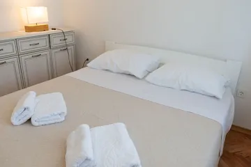 3-Bedroom Apartment in Tkon for Up to 6