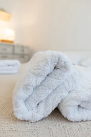 3-Bedroom Apartment in Tkon for Up to 6