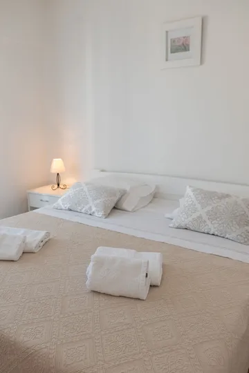 3-Bedroom Apartment in Tkon for Up to 6