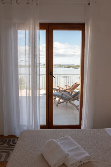 3-Bedroom Apartment in Tkon for Up to 6