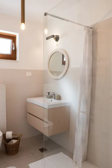 3-Bedroom Apartment in Tkon for Up to 6