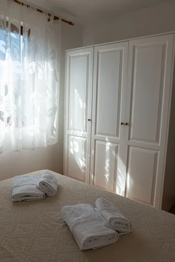 3-Bedroom Apartment in Tkon for Up to 6