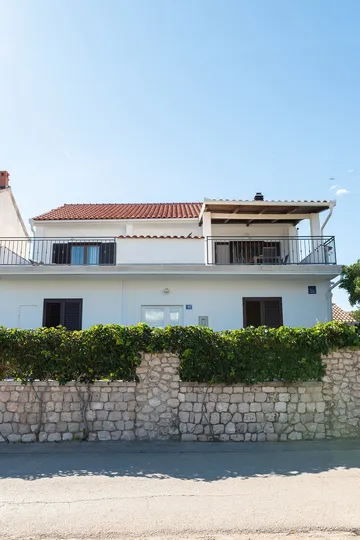 3-Bedroom Apartment in Tkon for Up to 6