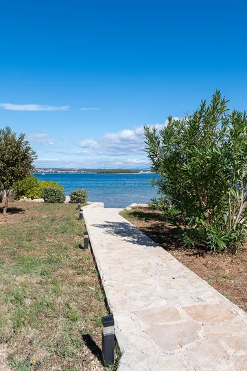 3-Bedroom Apartment in Tkon for Up to 6